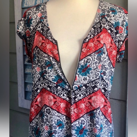 Express short sleeve colorful print top. Adj. front zipper excellent condition. - Picture 8 of 16